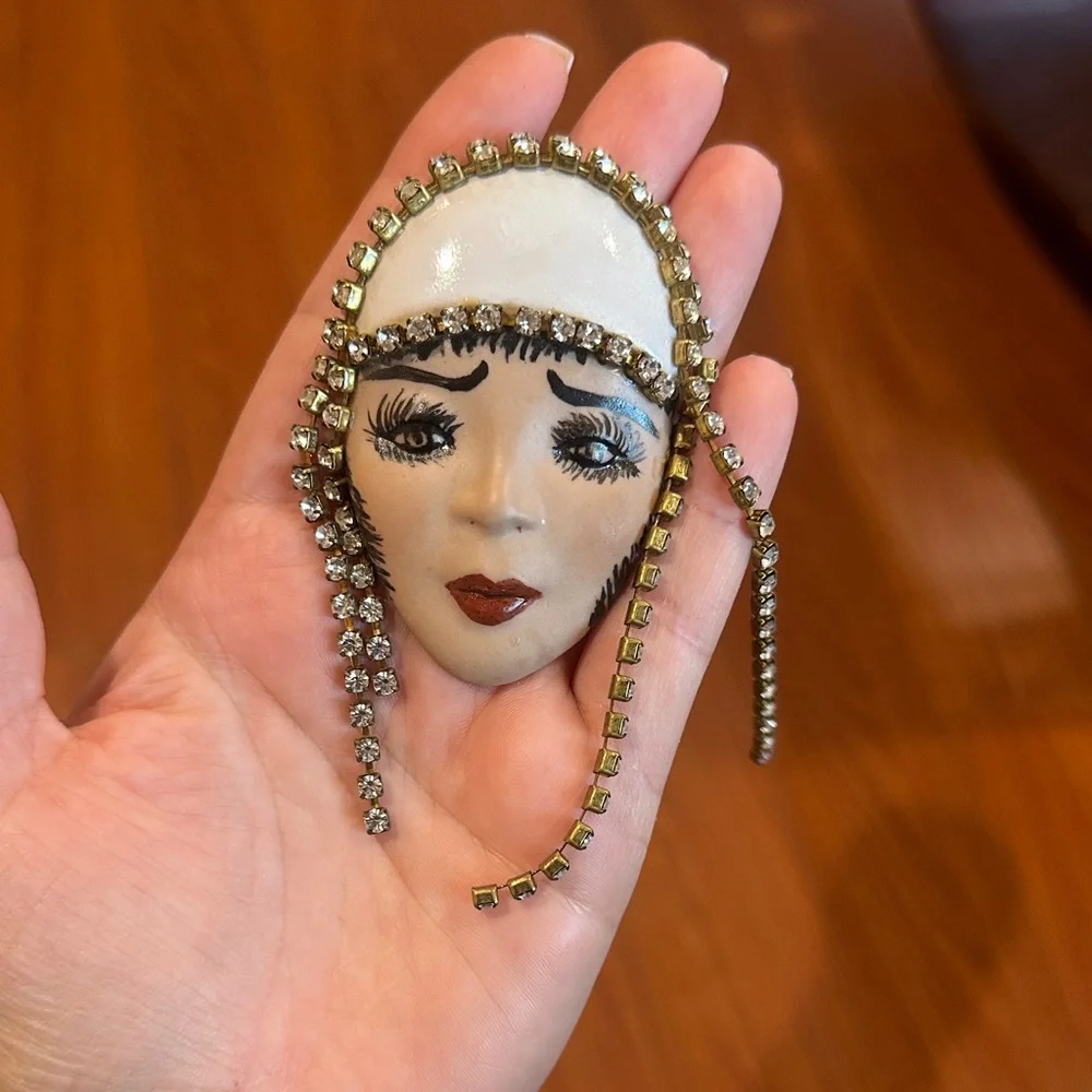 Vintage Art Deco Face Brooch with Rhinestones - Picture 1 of 2